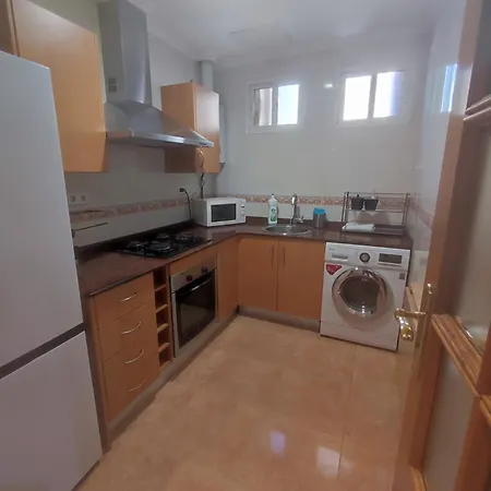 Planta Baja, Bien Comunicada, Cerca De La Playa Appartamento