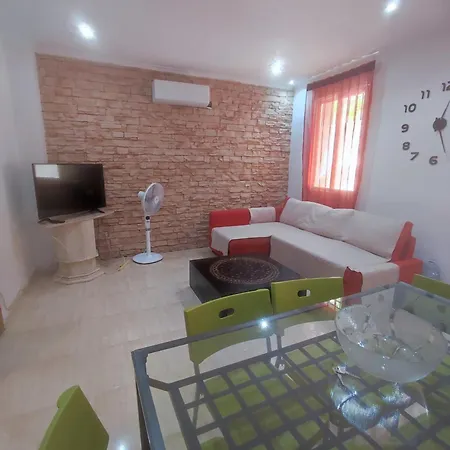 Apartment Planta Baja Bien Comunicada Cerca De La Playa *